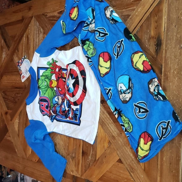 Marvel Other - MARVEL Avengers 2 pc fleece pajamas